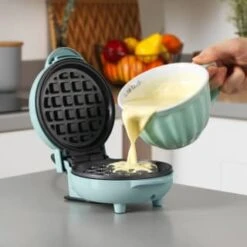 Giles & Posner Mini Waffle Maker -Quality Home Store 395094 giles and posner mini waffle maker 2